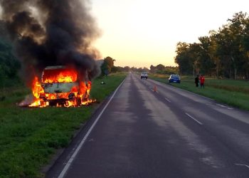 Incendio de Camioneta en Ruta Nacional N°11: El Timbó.
