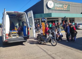 “Accidente de Tránsito en Villa Ocampo: Motocicleta y Automóvil Involucrados”.