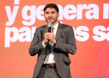 Pullaro llamó a “construir el futuro de Santa Fe con humildad y esfuerzo”.