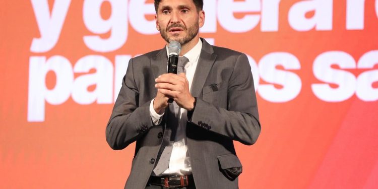 Pullaro llamó a “construir el futuro de Santa Fe con humildad y esfuerzo”.