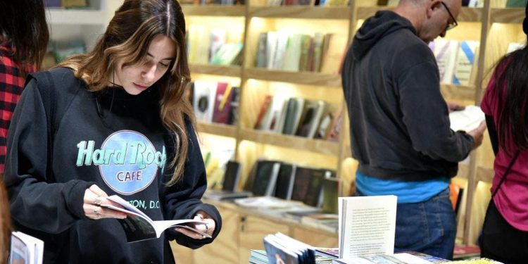 Provincia participa de la 49ª Feria Internacional del Libro de Buenos Aires con un stand amplio y renovado.