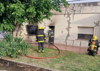 Incendio en Vivienda de Villa Ocampo: Bomberos Logran Sofocar el Fuego.