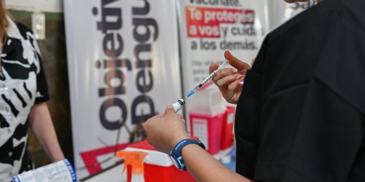 Objetivo Dengue: en Santa Fe se colocaron casi 120.000 dosis y la estrategia continúa en forma gratuita.