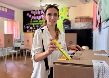 La precandidata Daina Ramirez votó en Villa Ocampo y reafirmó su compromiso con una política cercana y comunitaria