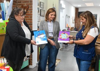 Provincia entregó 600 kits con útiles escolares para las escuelas hospitalarias de Rosario y Santa Fe.