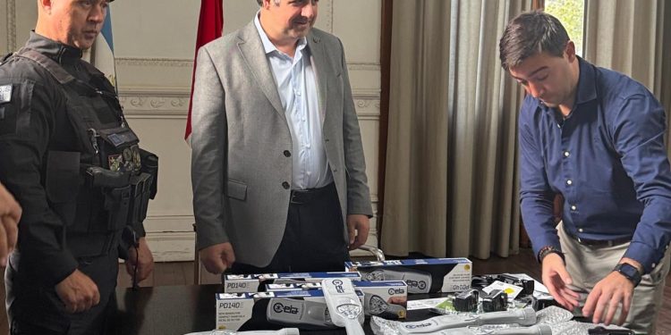 Provincia incorporó detectores de metales para el Servicio Penitenciario y la Policía.