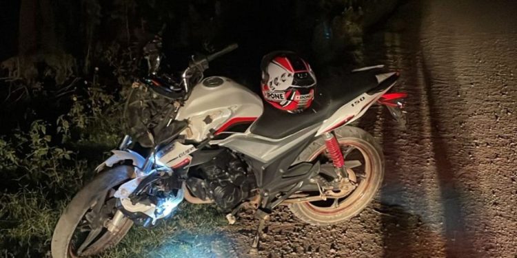  Las Toscas: Un motociclista chocó una un animal vacuno, en el camino al pato cua, y fue derivado al nosocomio local.