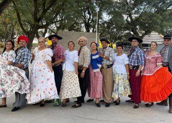 VILLA OCAMPO: FLOR DEL IRUPÉ” PARTICIPÓ EN SAN JORGE DEL 7º CERTAMEN “A DON LÁZARO”.