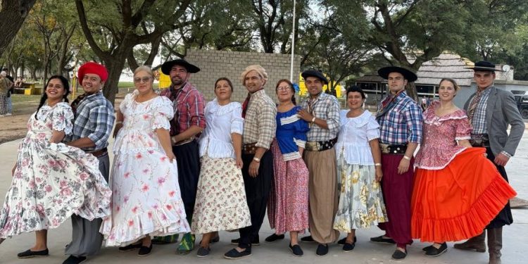 VILLA OCAMPO: FLOR DEL IRUPÉ” PARTICIPÓ EN SAN JORGE DEL 7º CERTAMEN “A DON LÁZARO”.