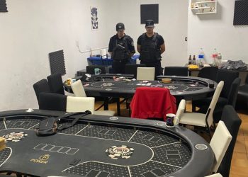 La Policía santafesina clausuró un casino ilegal y arrestó a 10 personas en Rosario.
