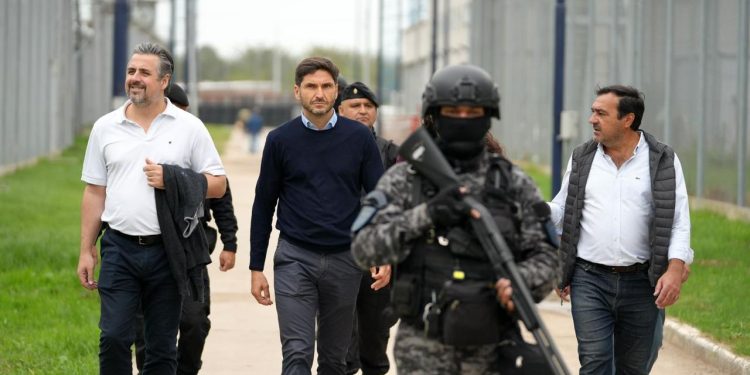 Pullaro: “Vamos a construir en 4 años la misma cantidad de celdas que se hicieron en 100 años”.