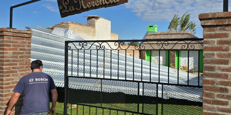 El Gobierno Provincial asiste a las localidades afectadas por las fuertes tormentas.