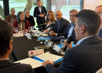 En una jornada inédita, Santa Fe mostró sus puertos a Córdoba para atraer clientes y consolidarse como polo exportador.