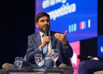 Pullaro: “Hoy la discusión es el federalismo y tener un proyecto de desarrollo productivo que mire al interior del país”.