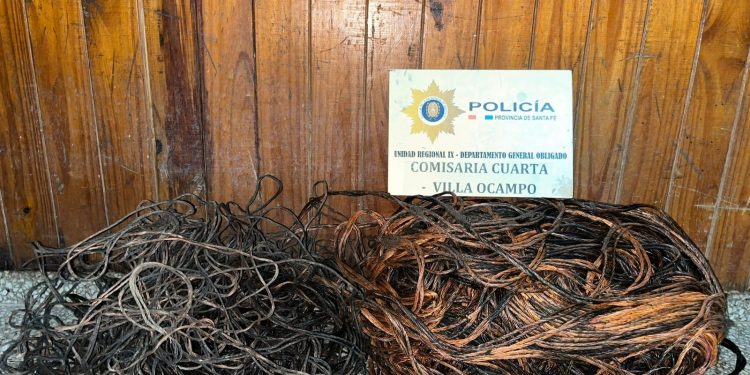 “Detenidos por Robo de Cableado Público en Villa Ocampo”.