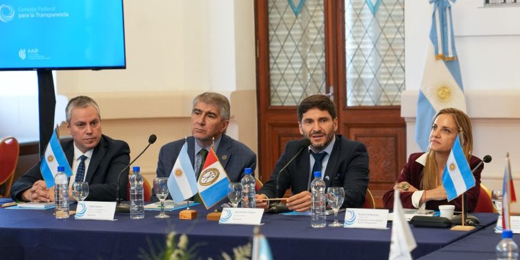 Pullaro: “La nueva Constitución debe consagrar la información publica y la transparencia”.