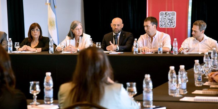 Para la Provincia, “las modificaciones a la ley de cabotaje son una oportunidad para potenciar el desarrollo de la Hidrovía”.