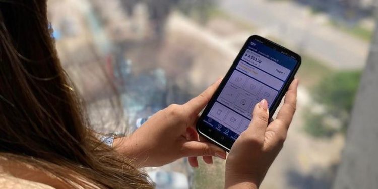La EPE deja de cobrar facturas en sus oficinas comerciales y avanza en su modernización.