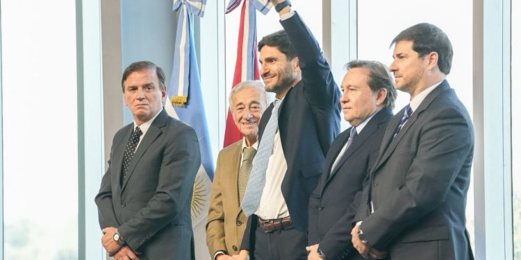 Pullaro sobre la Convención Constituyente: “Queremos una Constitución moderna que termine con los privilegios”.