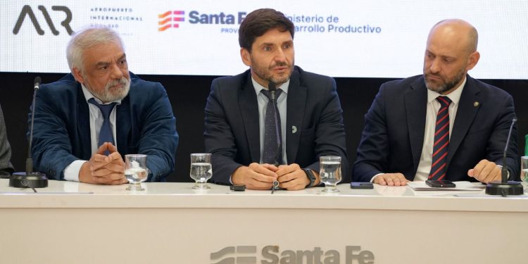 Pullaro sobre Exporta Simple: “Rompimos el monopolio de Ezeiza y tenemos el primer aeropuerto que exporta desde el interior del país”.