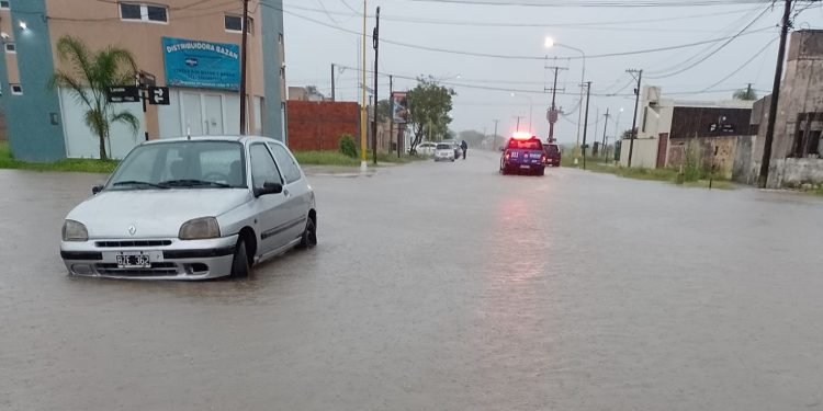 Emergencia hídrica en Vera:  420 mm de lluvia en 6 horas y decenas de evacuados