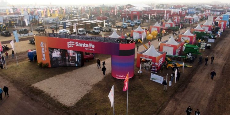 El Gobierno de Santa Fe pisa fuerte en Agroactiva: 66.800 millones de pesos en créditos a la producción.