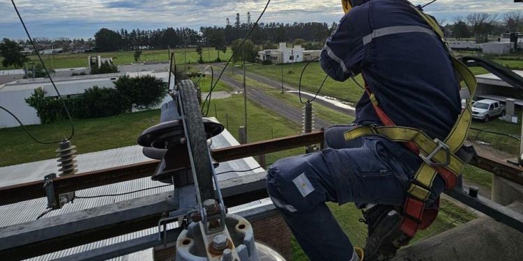 La EPE invierte 10 mil millones de pesos en la compra de más de 300 transformadores.