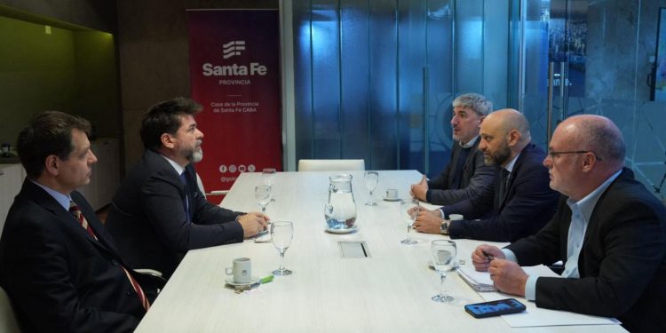 Santa Fe avanza en una agenda común con la operadora del puerto de La Plata para potenciar el comercio exterior.