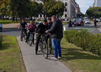 Provincia lanzó “Hacete ver”, una campaña para reforzar la seguridad y visibilidad de los ciclistas.