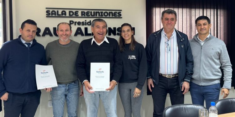 Impulsan el Deporte Local: Aportes Provinciales y Recorrida Oficial en Villa Ocampo.