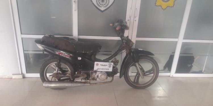  Motocicleta con pedido de secuestro por robo desde el 2010 fue incautada en un operativo en Las Toscas.