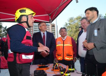 Pullaro: “Nuestro objetivo es que sean los bomberos más equipados y mejor entrenados de la Argentina”.