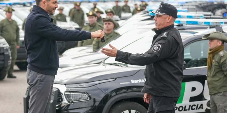 Pullaro destacó la inversión en seguridad para la baja del delito: “Una policía equipada responde mejor y más rápido”.