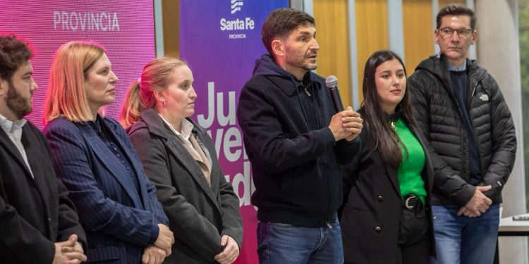 Pullaro: “Tenemos que pensar una Constitución que nos permita ser una provincia de avanzada en lo institucional”.