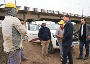Nuevo Puente Santa Fe-Santo Tomé: Pullaro inspeccionó la finalización del movimiento de suelo y ahora viene la colocación de los pilotes.