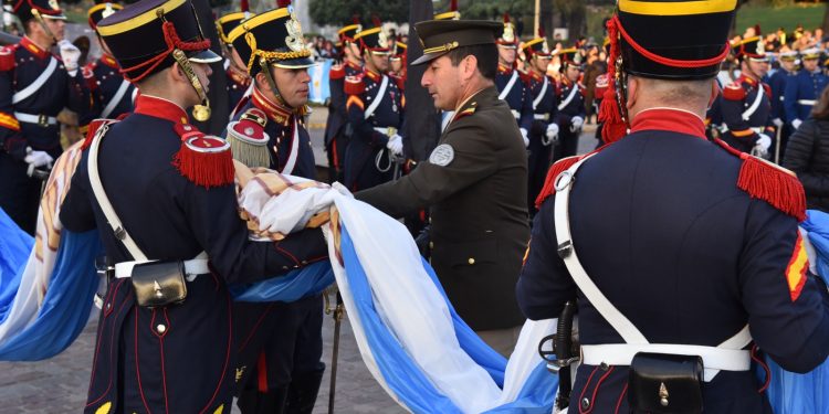 Se desarrolla el acto oficial por el Día Nacional de la Bandera.