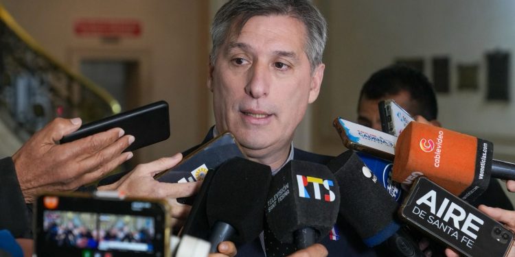 El ministro de Economía anunció que este viernes 20 estará disponible el medio aguinaldo.