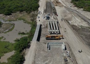 Lo prometido se está cumpliendo: Provincia avanza en la construcción de puentes de hormigón entre Moussy y La Sarita.