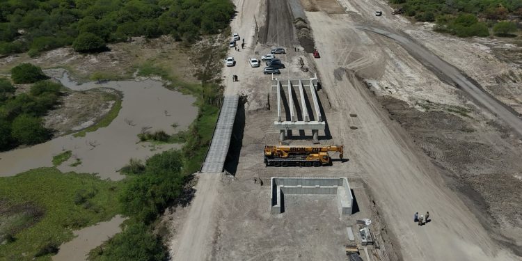 Lo prometido se está cumpliendo: Provincia avanza en la construcción de puentes de hormigón entre Moussy y La Sarita.