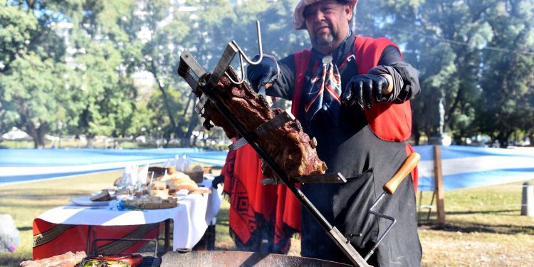 Provincia invita a vivir un Día de la Bandera imperdible en Rosario: fiesta patria con música, danza y gastronomía.