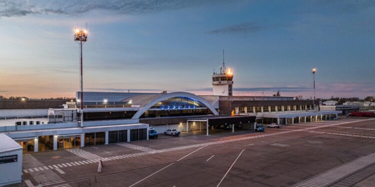 El Aeropuerto Internacional Rosario refuerza su conectividad para una temporada invernal que se proyecta como récord.