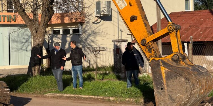 VILLA OCAMPO: SE REPAVIMENTA UNA CUADRA DE LA CALLE ALBERDI (BARRIO NORTE).