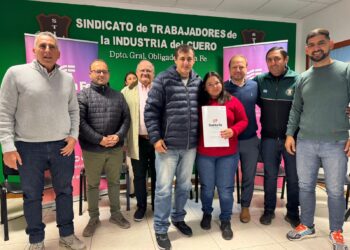 Provincia anunció la construcción de viviendas y entregó escrituras a familias de Las Toscas.