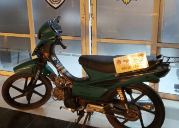 Las Toscas: Ruta 11: joven detenido con una Honda Wave con pedido de secuestro.