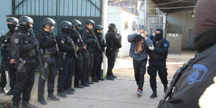 Provincia trasladó 83 reclusos del norte santafesino a los nuevos pabellones de la Unidad Penitenciaria Nº 10 de Santa Felicia.