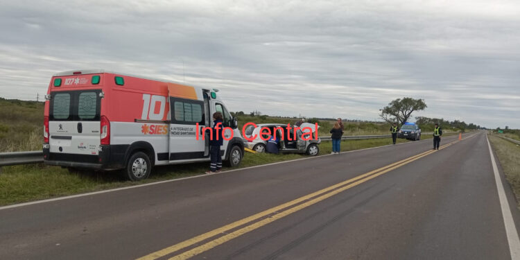 Accidente entre automóvil y camión en Las Garcitas.