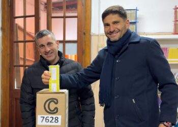 El gobernador Pullaro votó en Hughes y destacó la normalidad de los comicios en toda la provincia.