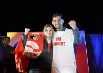 MANCINI FESTEJÓ JUNTO A IVÁN SÁNCHEZ EL TRIUNFO HISTÓRICO DE UNIDOS EN LAS TOSCAS.