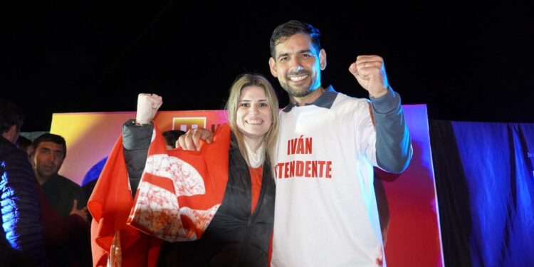 MANCINI FESTEJÓ JUNTO A IVÁN SÁNCHEZ EL TRIUNFO HISTÓRICO DE UNIDOS EN LAS TOSCAS.