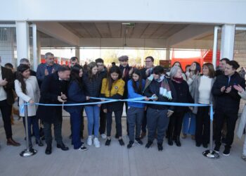 Pullaro inauguró otra escuela: “En Santa Fe mostramos que estamos de pie y apostamos a la educación”.